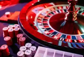 Responsible gaming guidance beside the bdt22 Betting Platform interface